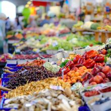 Stand de fruits & légumes au marché