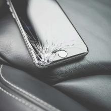 iPhone avec écran brisé